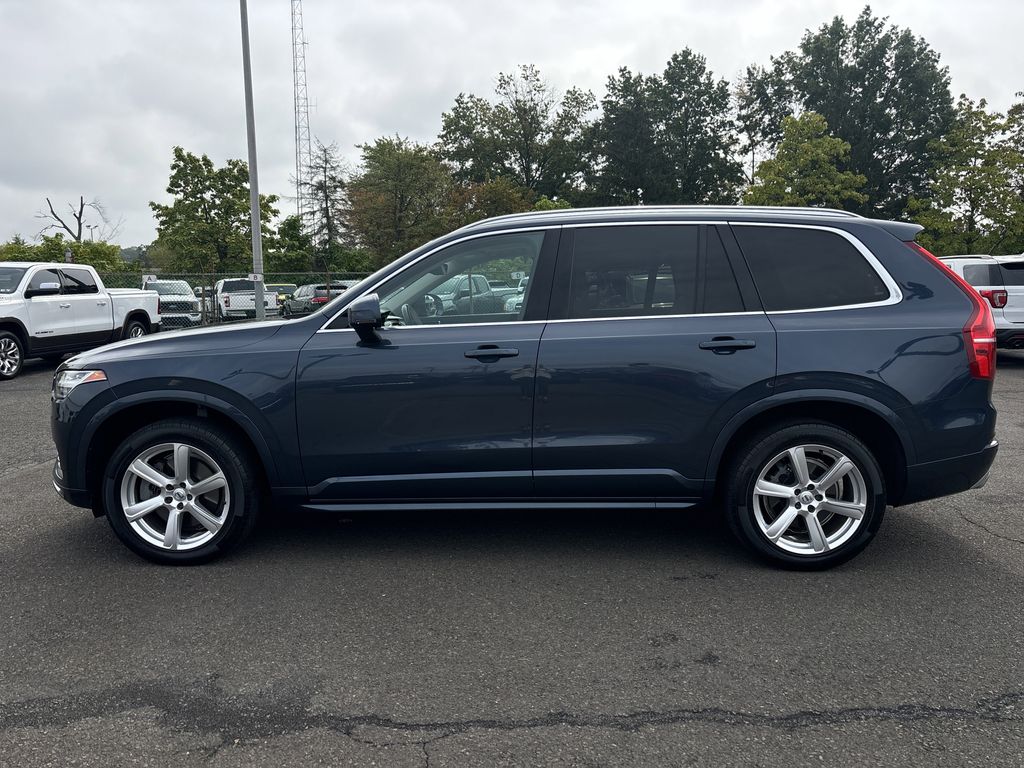 2020 Volvo XC90 T6 Momentum photo 3
