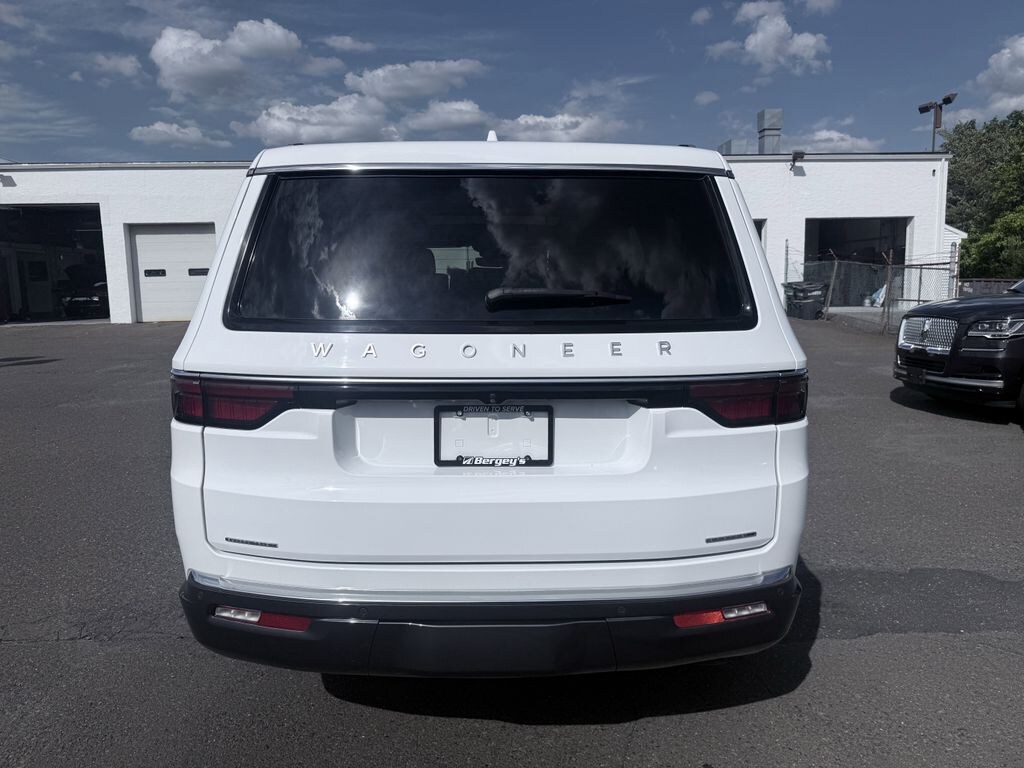 Used 2022 Jeep Wagoneer 5.7L 4WD Series II w/ Panoramic Sunroof & Nav SUV