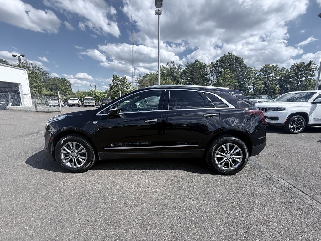 2022 Cadillac XT5 Premium Luxury photo 2