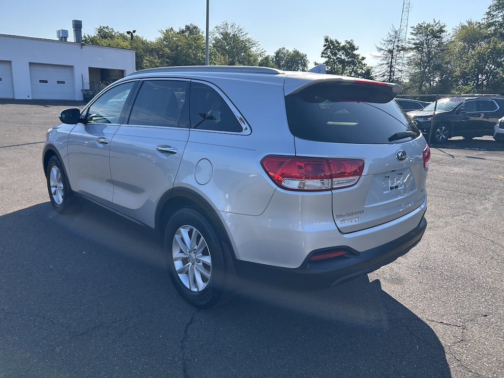 Used 2016 Kia Sorento 2.4L FWD LX w/ Satellite Radio & Bluetooth SUV