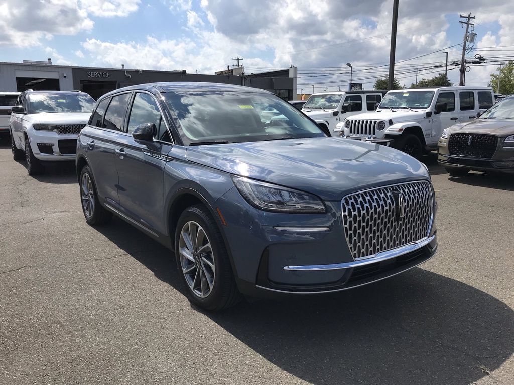 2023 Lincoln Corsair Standard photo 3