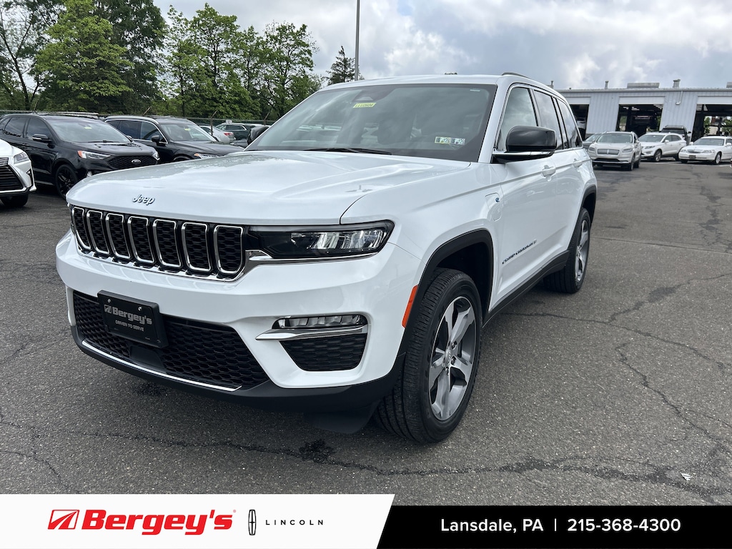 Used 2022 Jeep Grand Cherokee 4xe 2.0L 4WD w/ Dual-Pane Sunroof & Nav SUV
