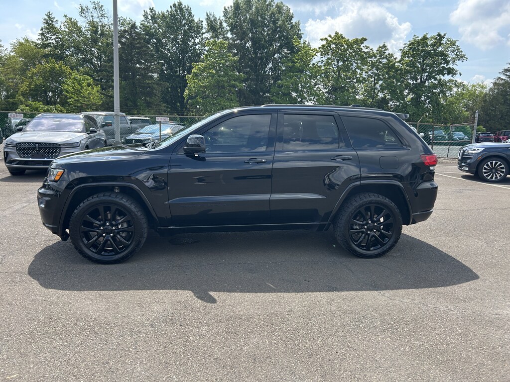 Used 2020 Jeep Grand Cherokee 3.6L 4WD Altitude w/ Navigation & Heated Seats SUV
