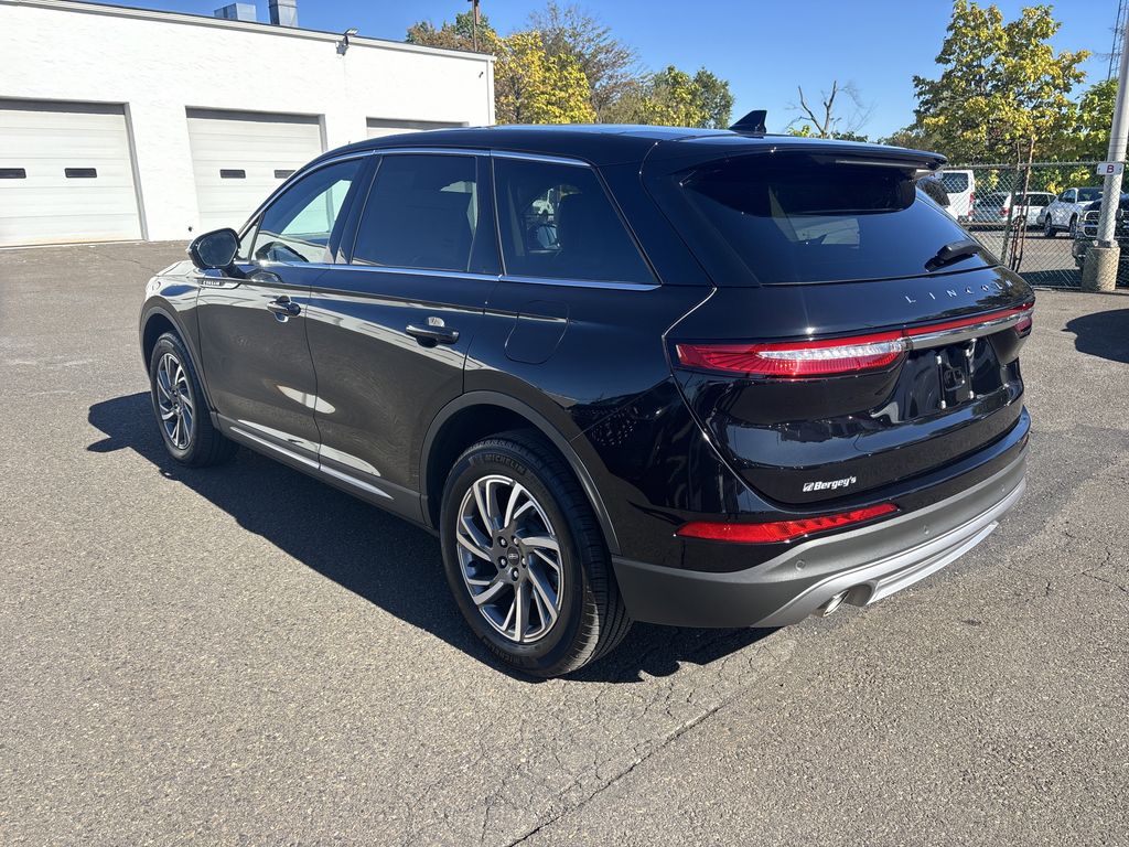 2023 Lincoln Corsair Standard photo 3