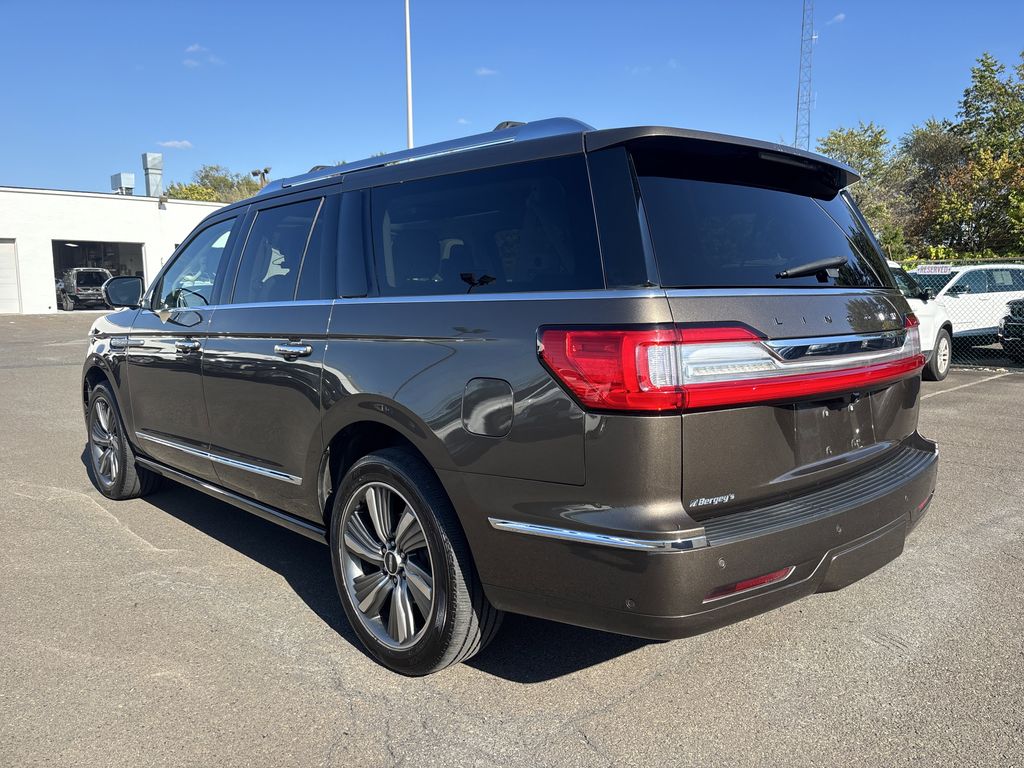 2018 Lincoln Navigator Black Label photo 3