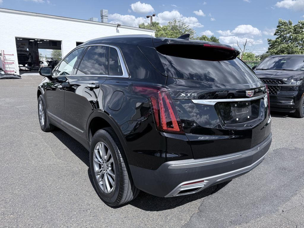 2022 Cadillac XT5 Premium Luxury photo 3