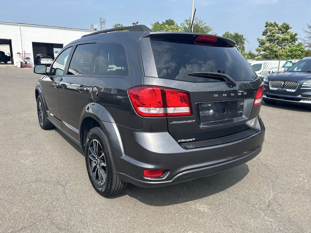 Used 2019 Dodge Journey 2.4L FWD SE Blacktop w/ Rearview Camera SUV