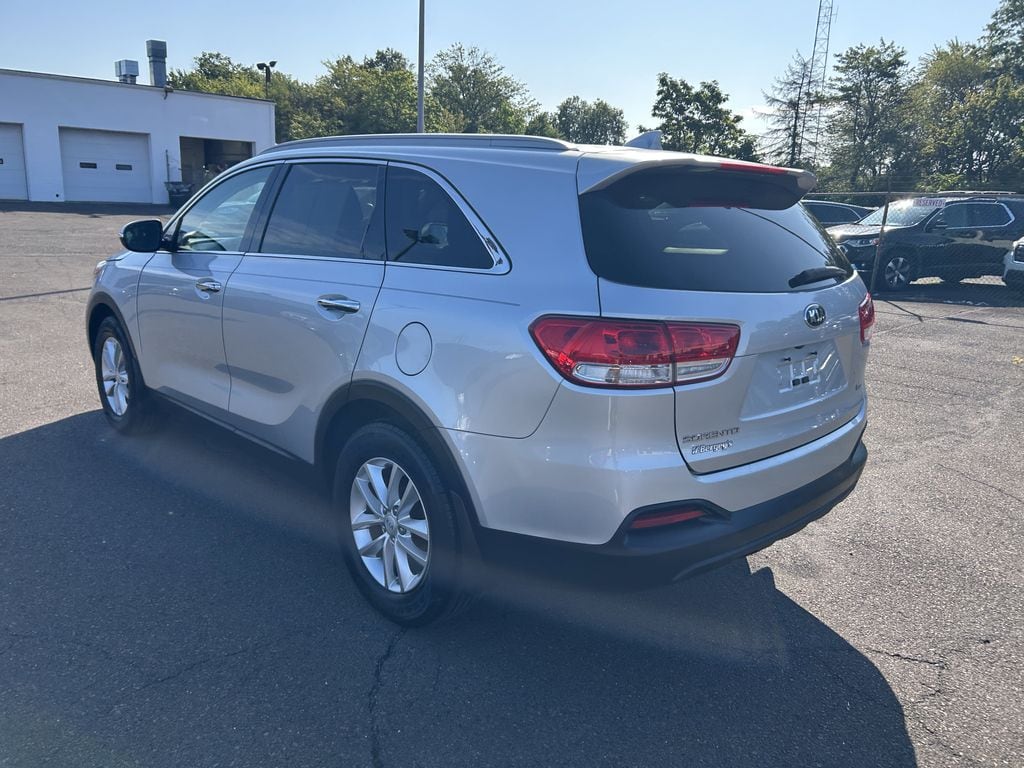 Used 2016 Kia Sorento 2.4L FWD LX w/ Satellite Radio & Bluetooth SUV