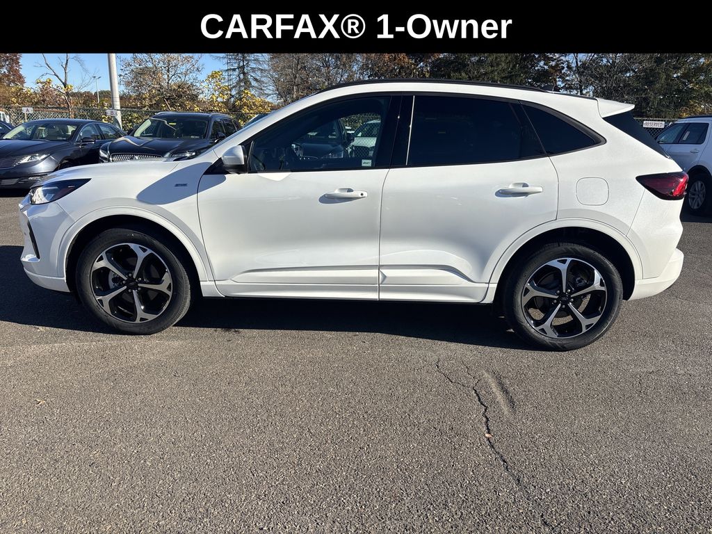 2023 Ford Escape ST-Line Select photo 2