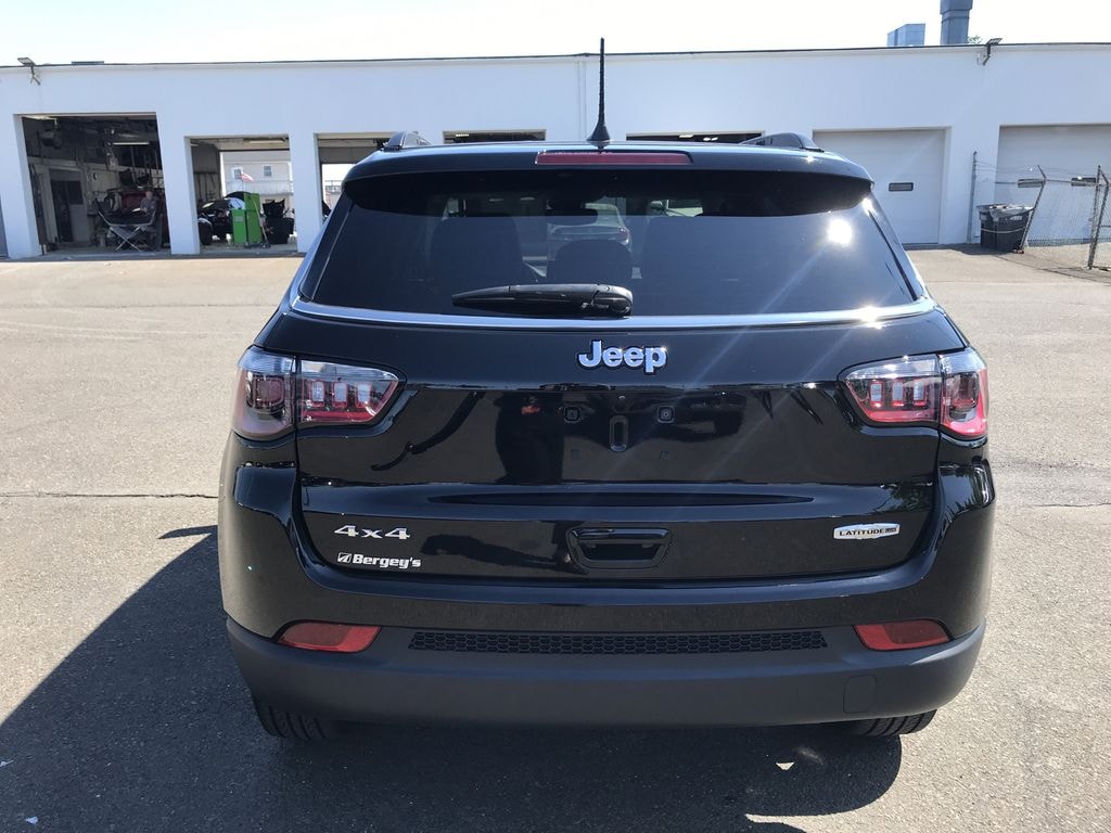 Used 2022 Jeep Compass 2.4L 4WD Latitude Lux w/ Heated Seats & Heated Steering Wheel SUV