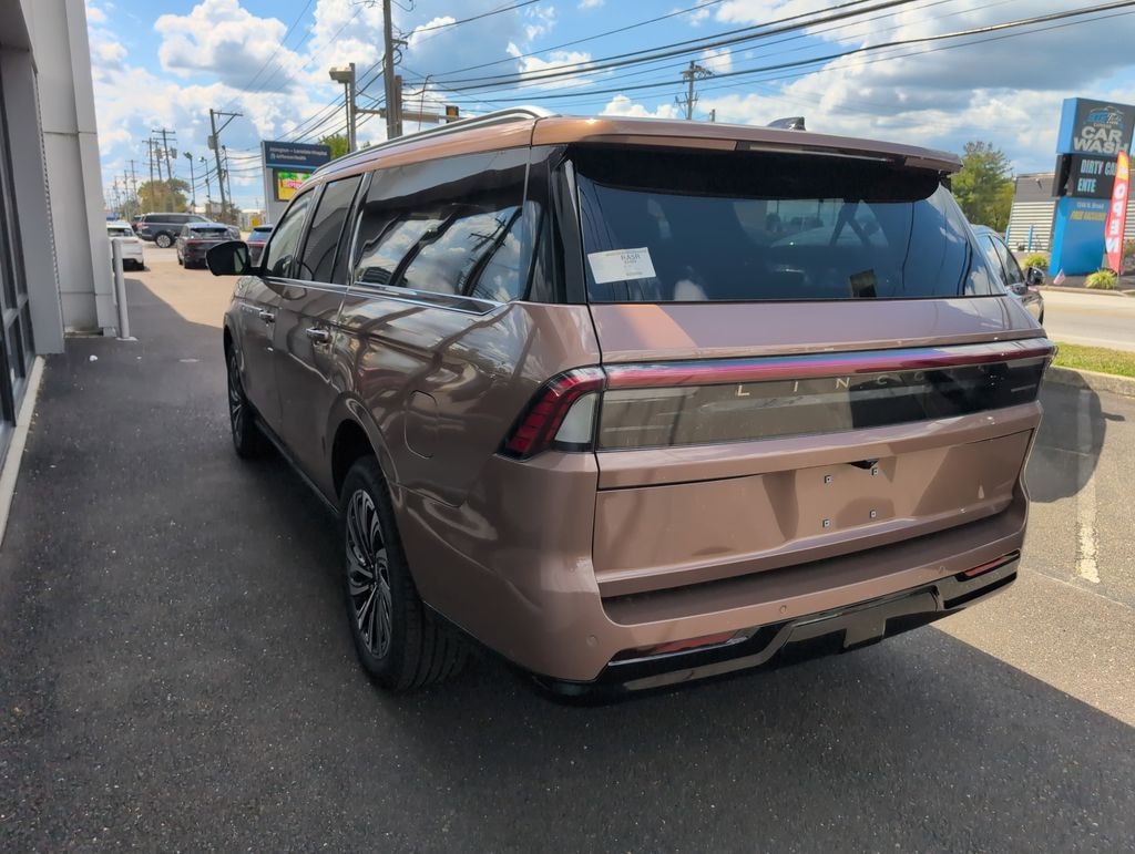 New 2025 Lincoln Navigator 3.5L Black Label 4WD w/ Panoramic Moonroof & Navigation SUV