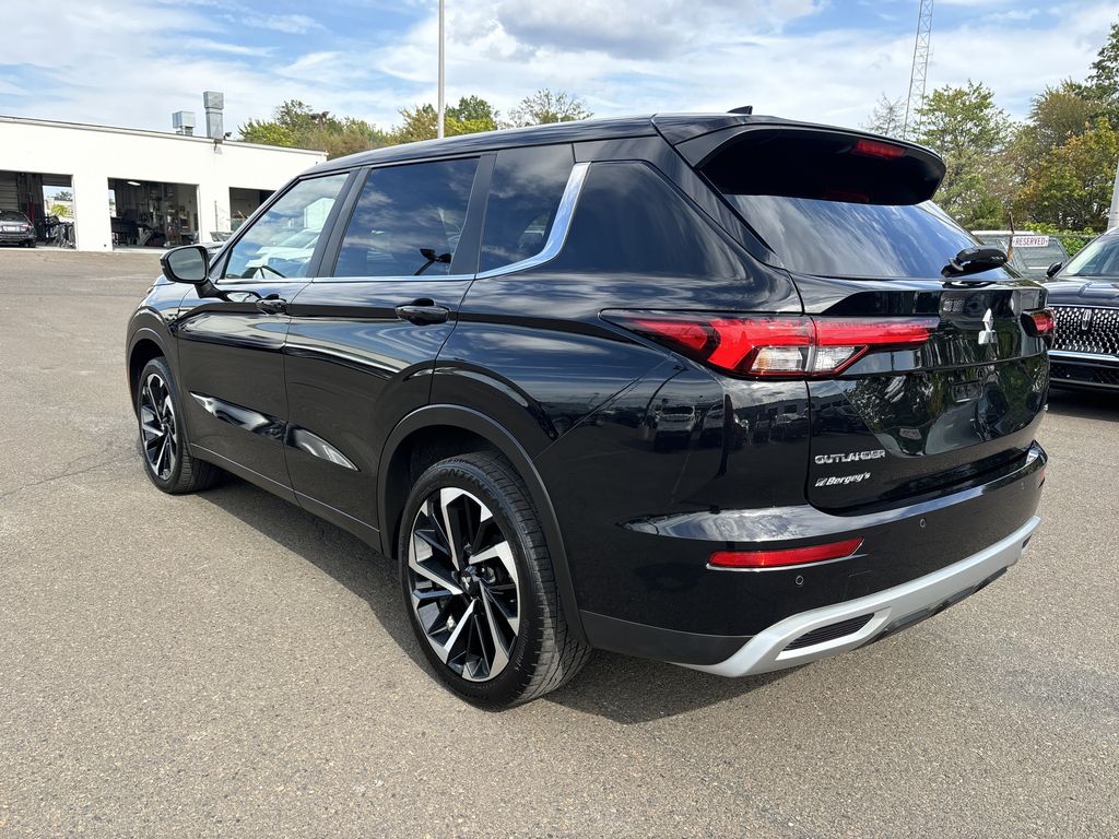 2022 Mitsubishi Outlander SE Launch Edition S-AWC photo 3