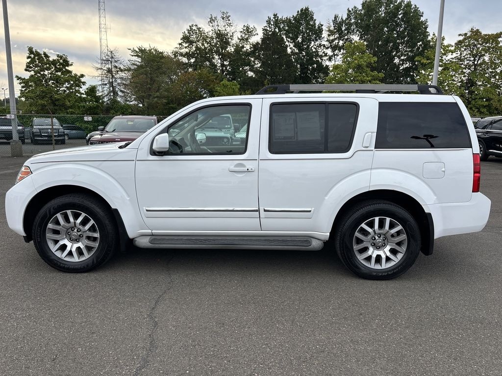 Used 2012 Nissan Pathfinder 4.0L 4WD LE w/ Navigation & Sunroof SUV