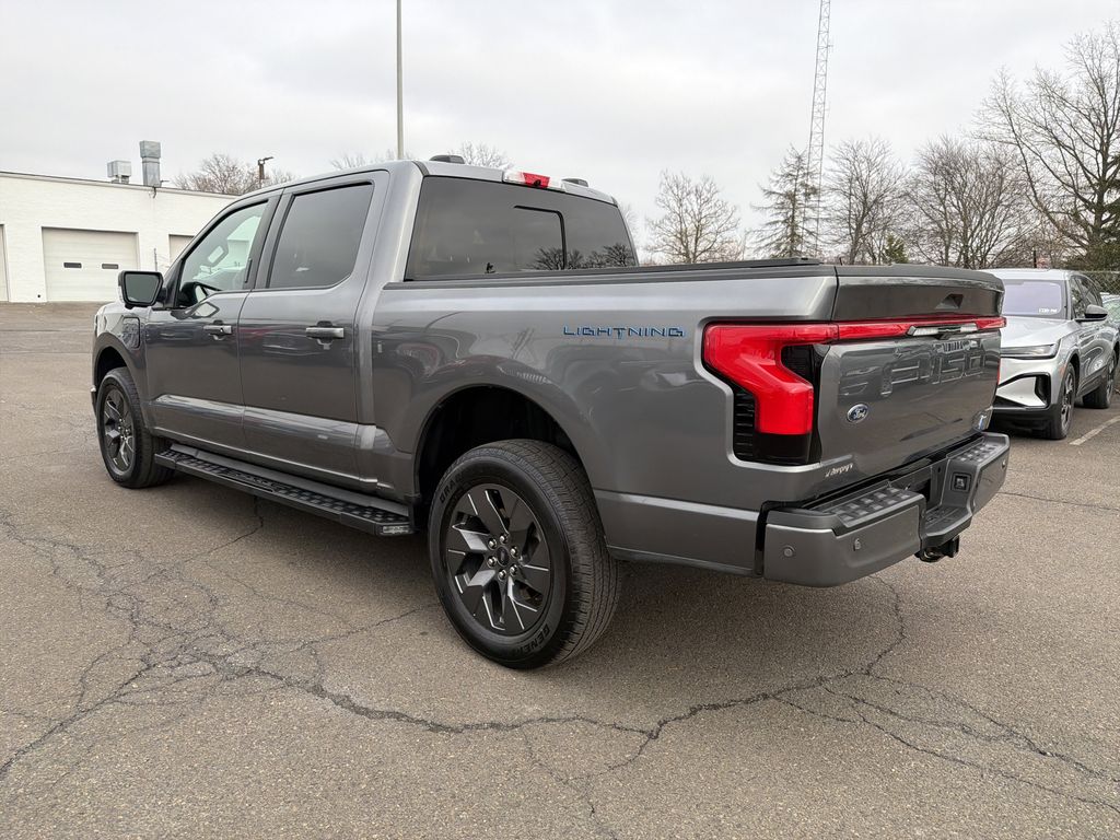 2023 Ford F-150 Lightning Lariat photo 4