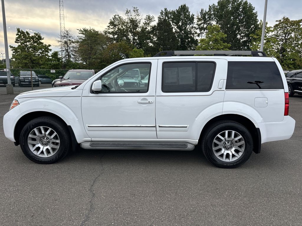 2012 Nissan Pathfinder LE 4x4 photo 2