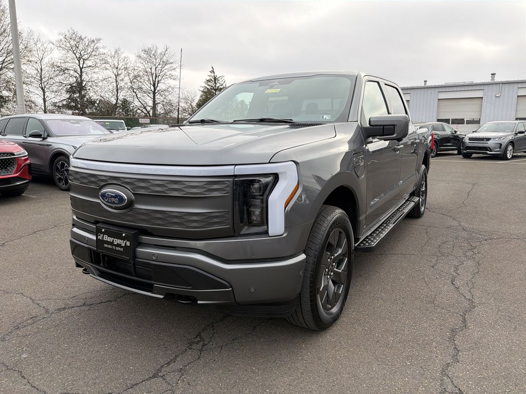 2023 Ford F-150 Lightning Lariat photo 3