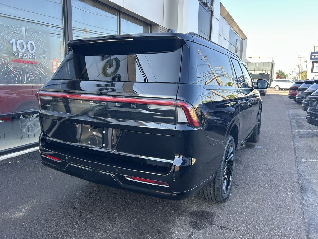 New 2025 Lincoln Navigator 3.5T 4WD Reserve L w/ Jet Appearance & Heavy Duty Trailer Tow Pkg SUV