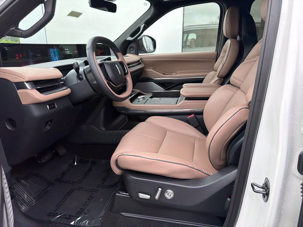 2027 Lincoln Navigator Black Label SUV | Pristine White Metallic