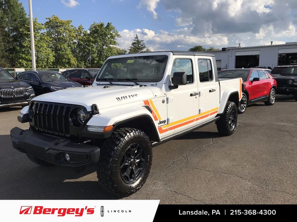 Used 2022 Jeep Gladiator 3.6L 4WD Willys Hard Top w/ 17" Black Wheels Truck Crew Cab