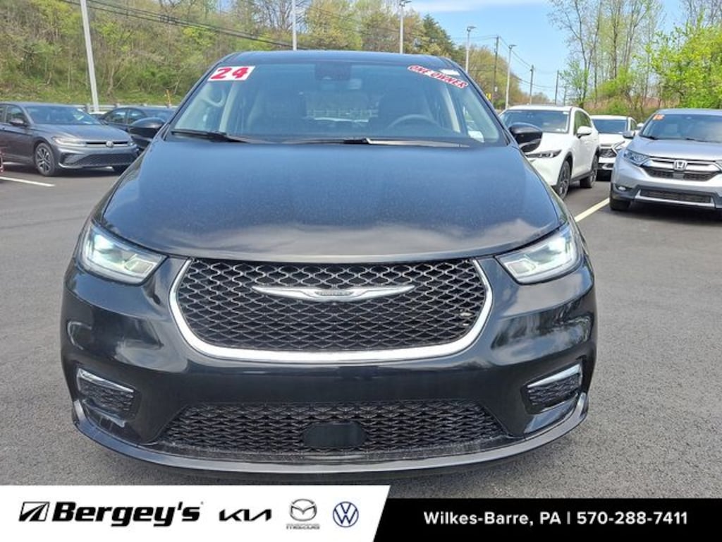 Used 2024 Chrysler Pacifica Touring L Van Passenger Van
