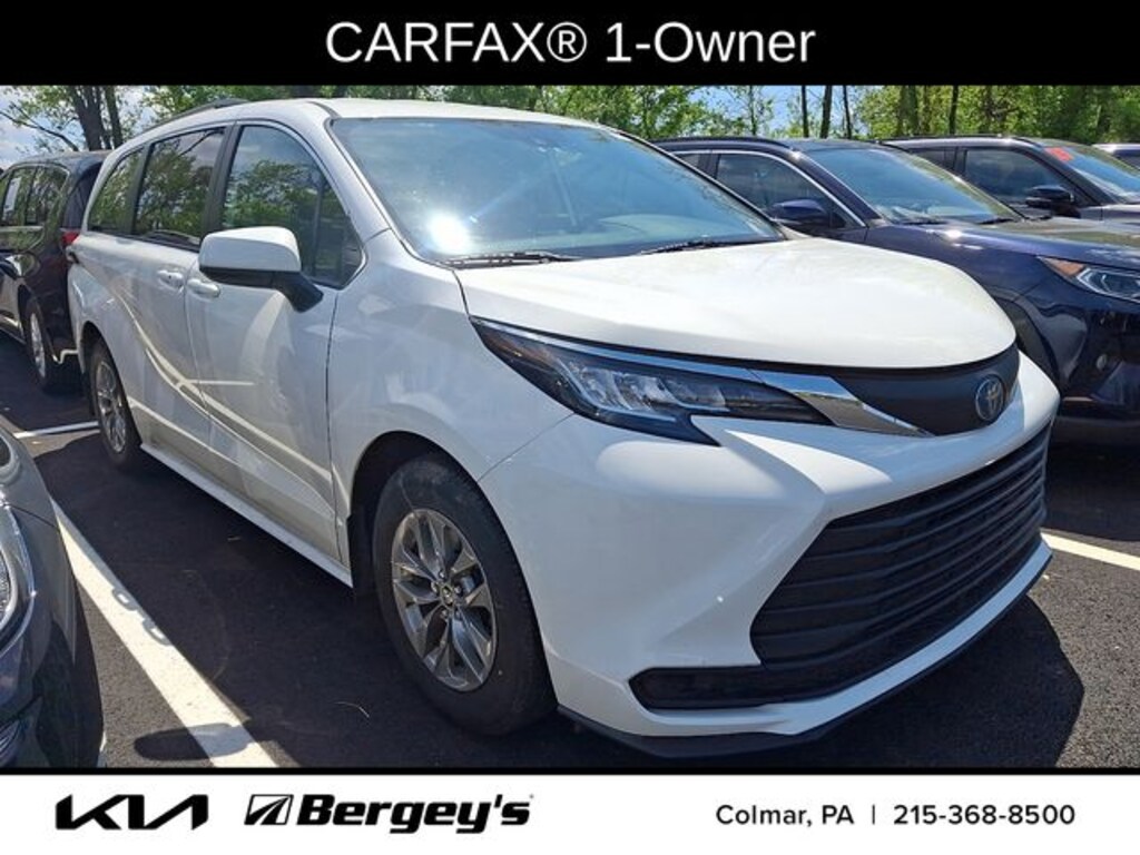 Used 2022 Toyota Sienna LE 8 Passenger Van Passenger Van