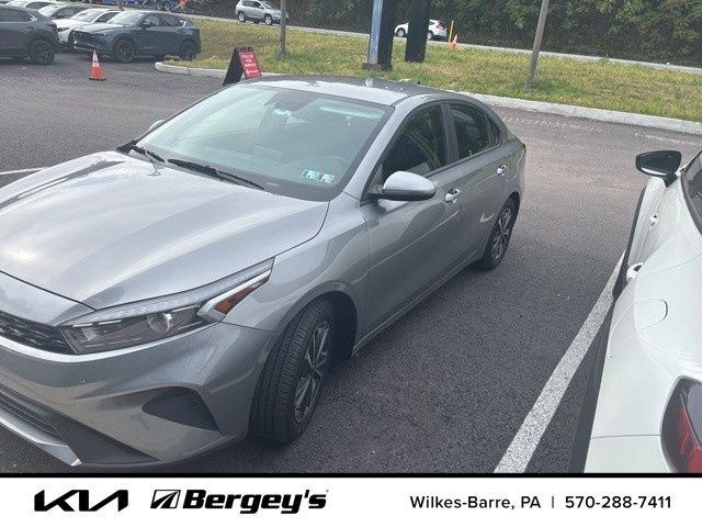 2023 Kia Forte LXS photo 2