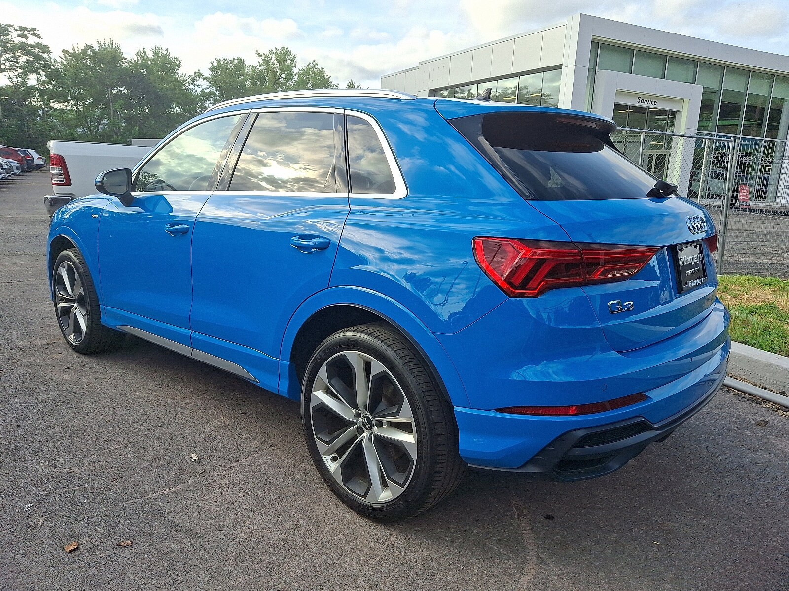 2020 Audi Q3 S line Premium Plus 45 TFSI photo 2