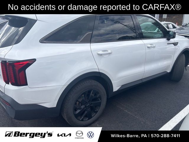 2021 Kia Sorento S photo 2