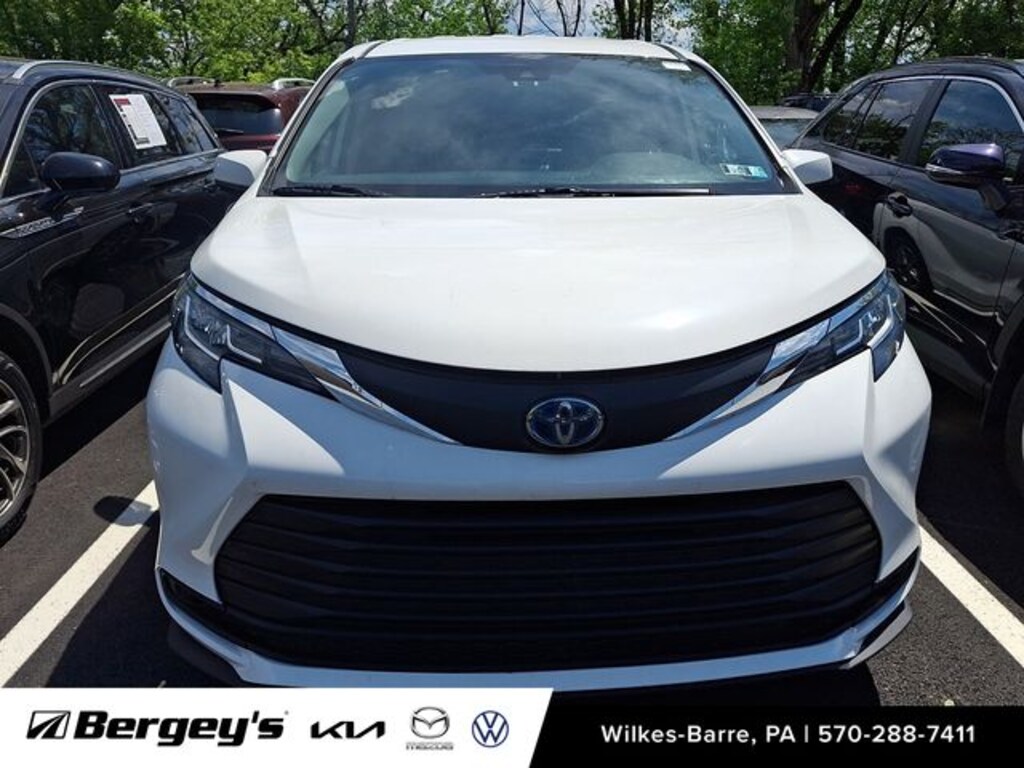 Used 2022 Toyota Sienna LE 8 Passenger Van Passenger Van
