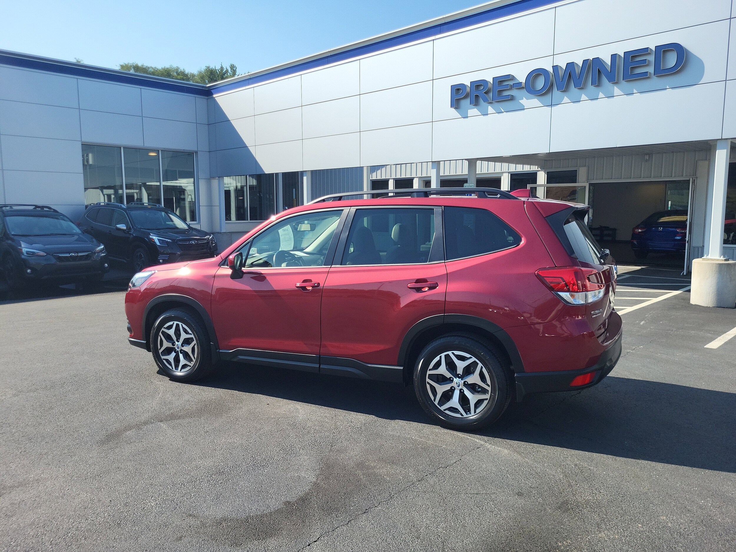 2023 Subaru Forester Premium photo 2