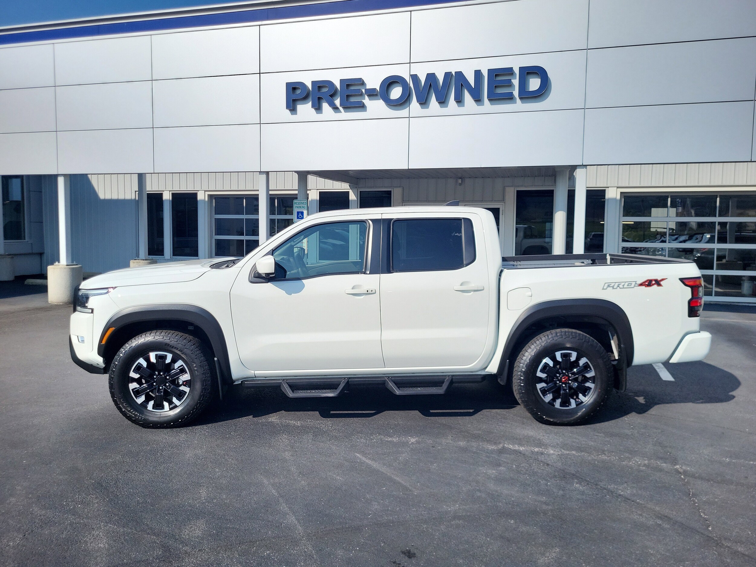 2023 Nissan Frontier Crew Cab PRO-4X photo 2