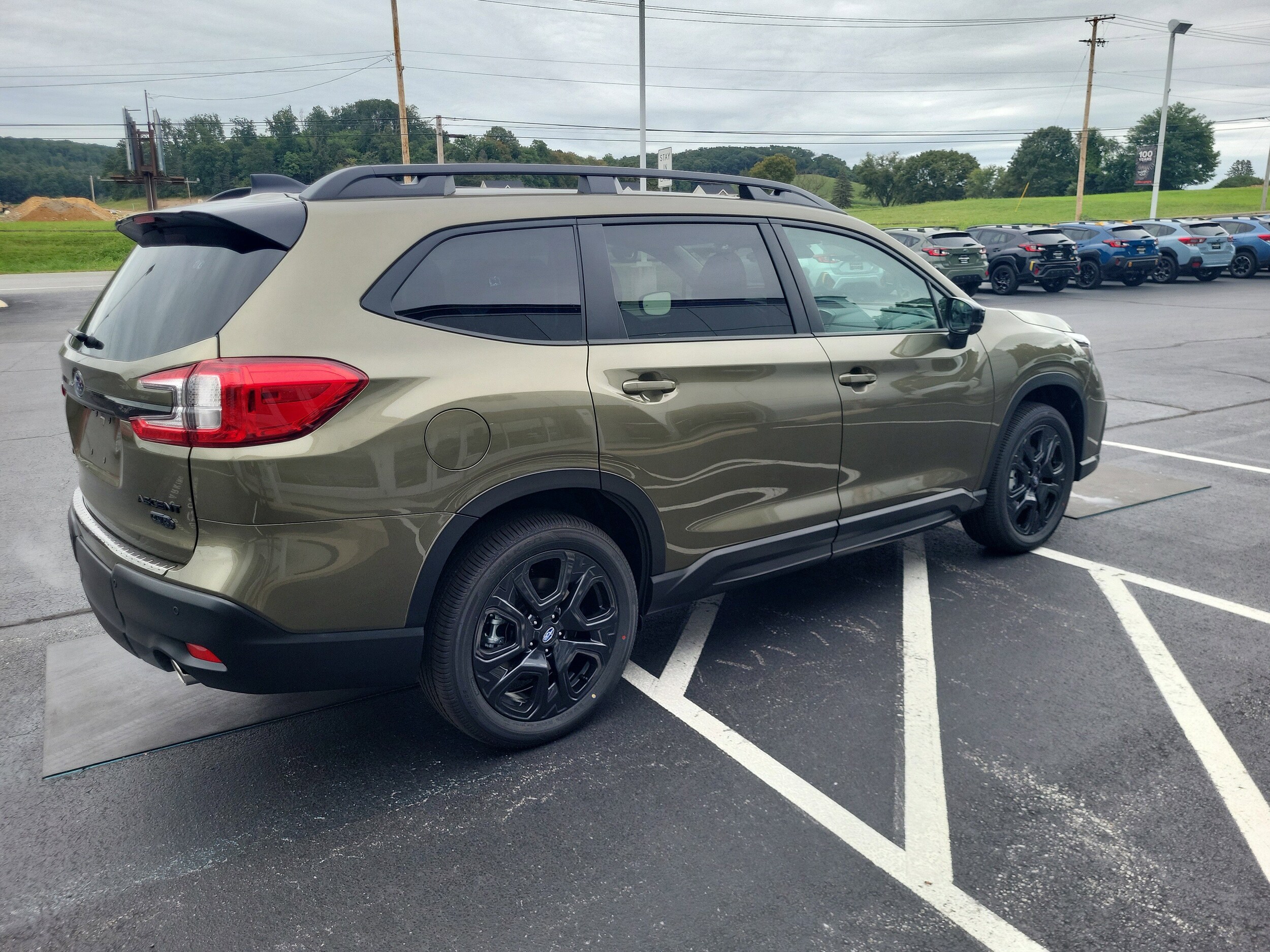 2025 Subaru Ascent Onyx Edition Touring photo 3
