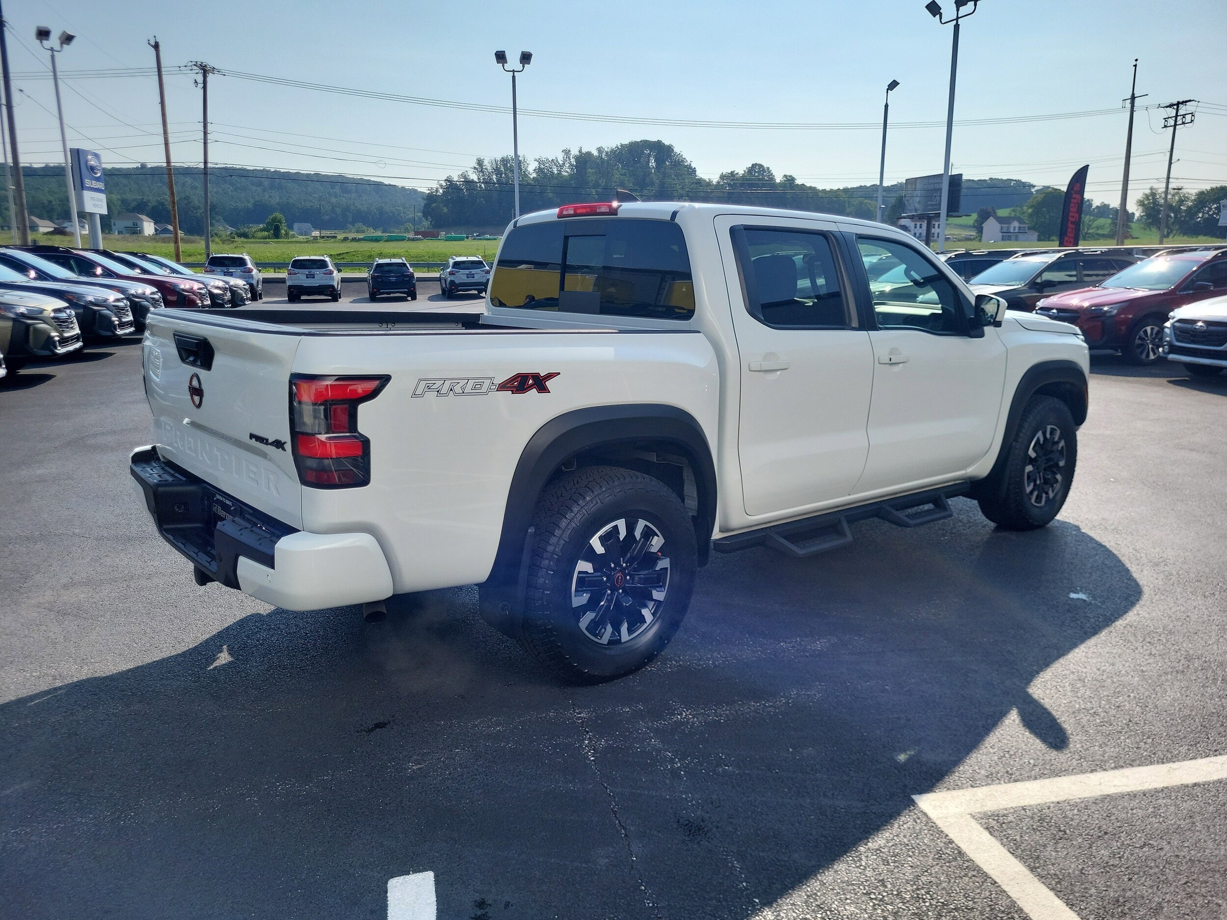 2023 Nissan Frontier Crew Cab PRO-4X photo 3