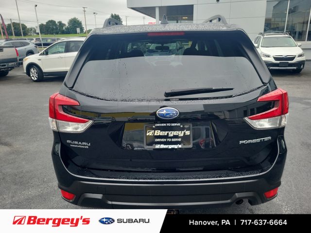 2022 Subaru Forester Premium photo 4