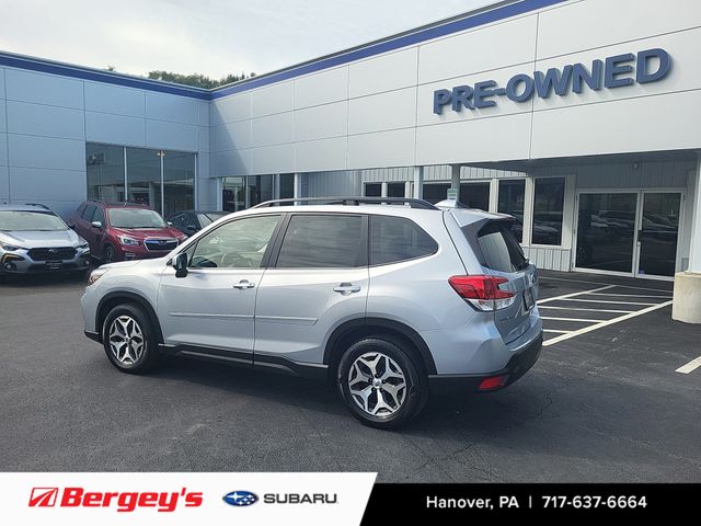 2021 Subaru Forester Premium photo 3