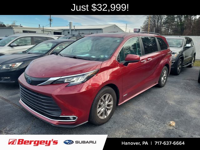 2021 Toyota Sienna XLE's photo