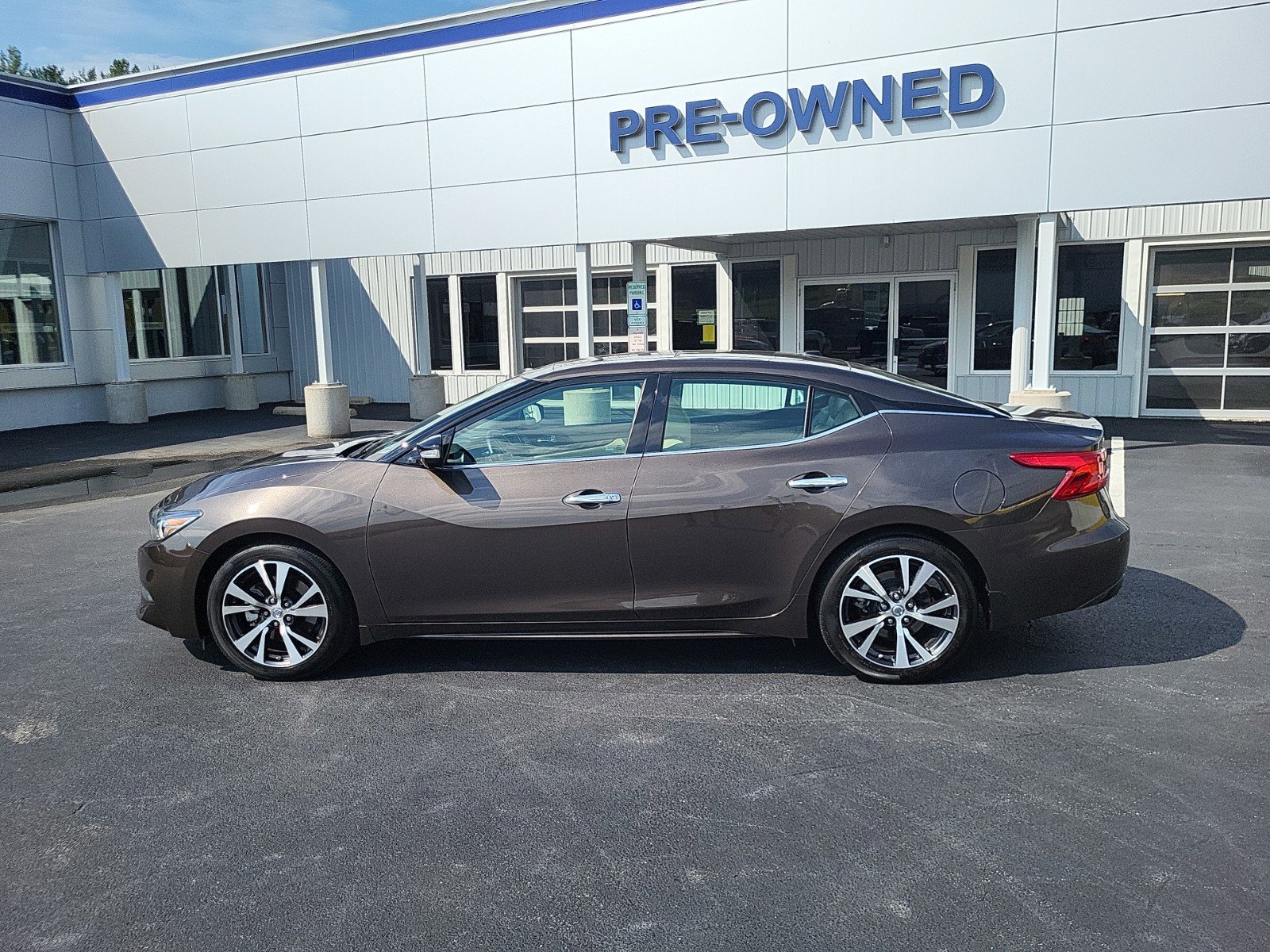 Used 2016 Nissan Maxima Platinum with VIN 1N4AA6AP2GC410412 for sale in Hanover, PA