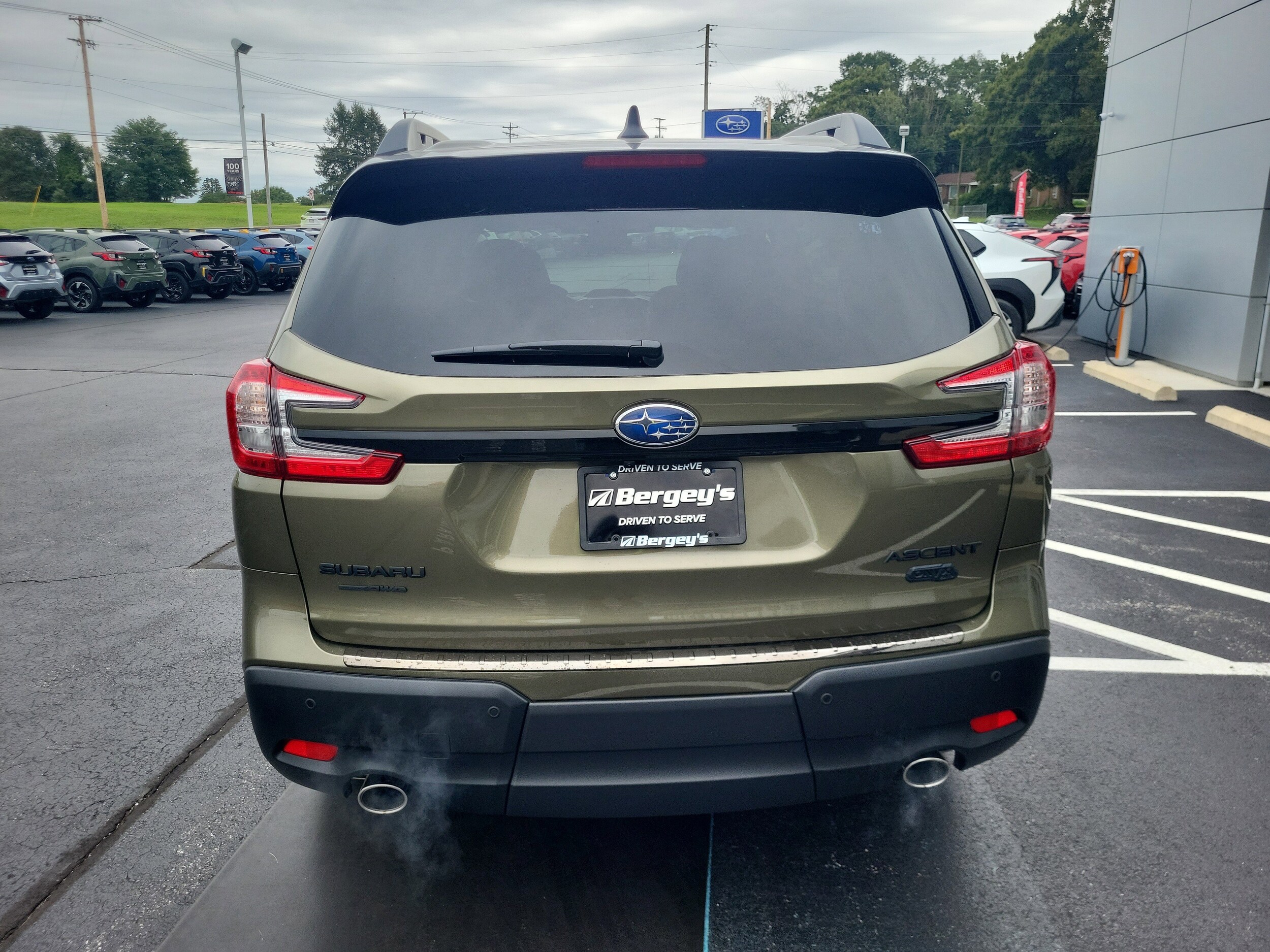 2025 Subaru Ascent Onyx Edition Touring photo 2