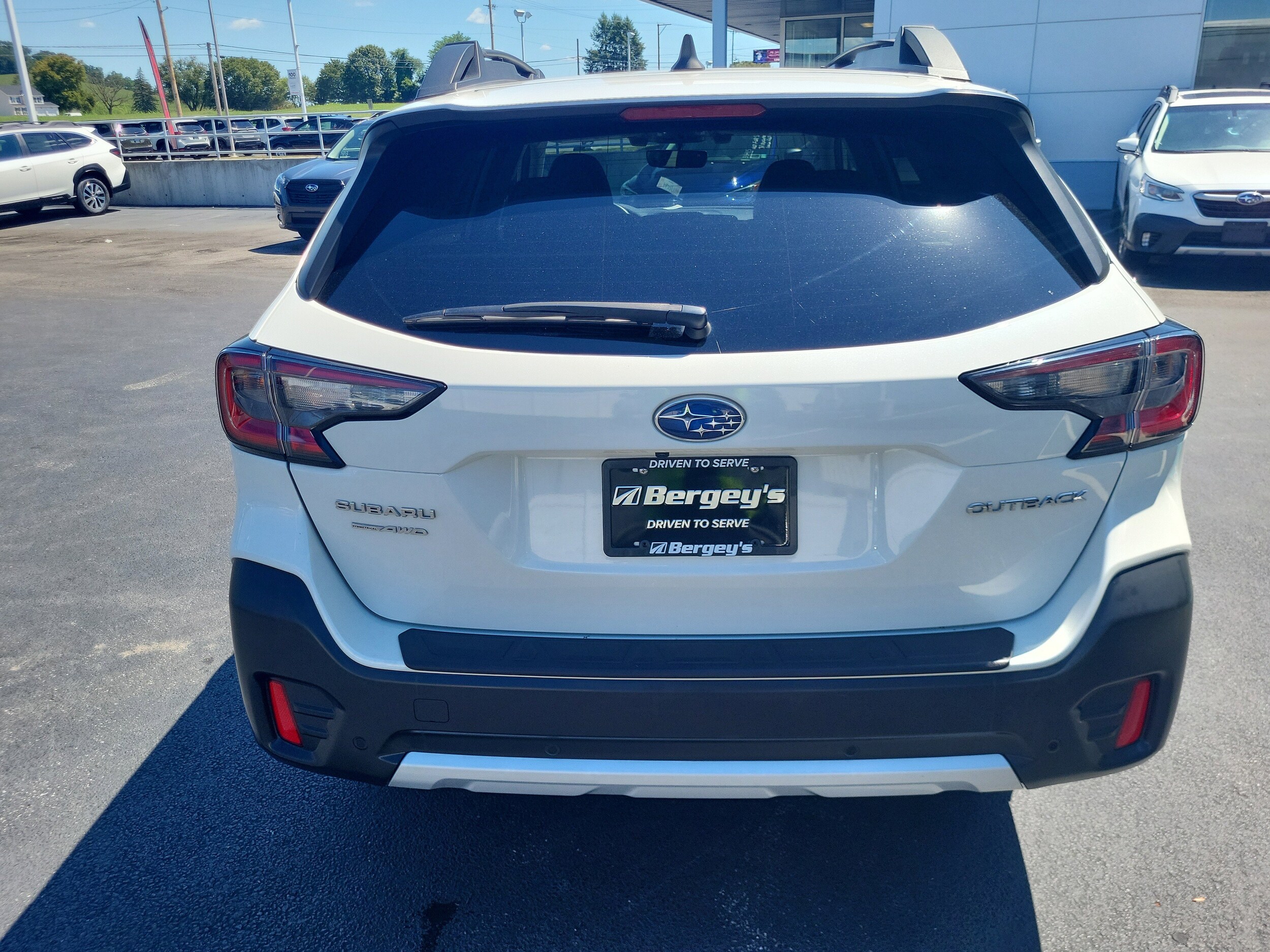 2022 Subaru Outback Limited photo 2