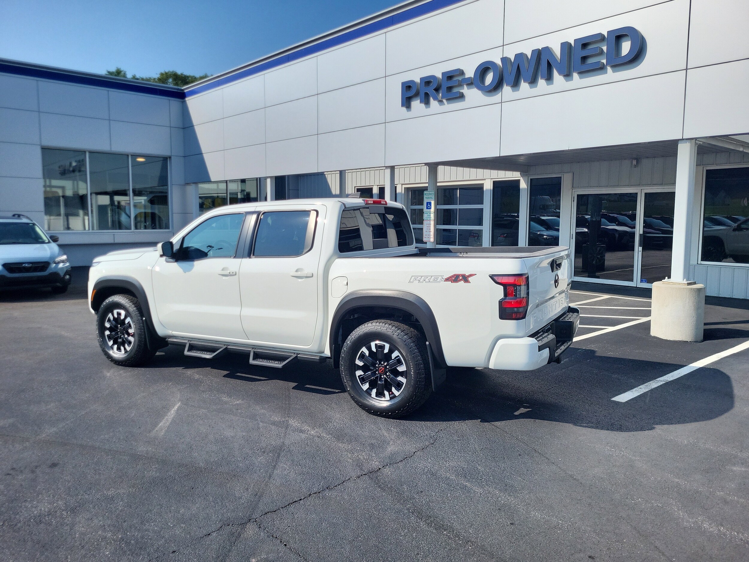2023 Nissan Frontier Crew Cab PRO-4X photo 3