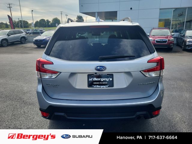2021 Subaru Forester Premium photo 4