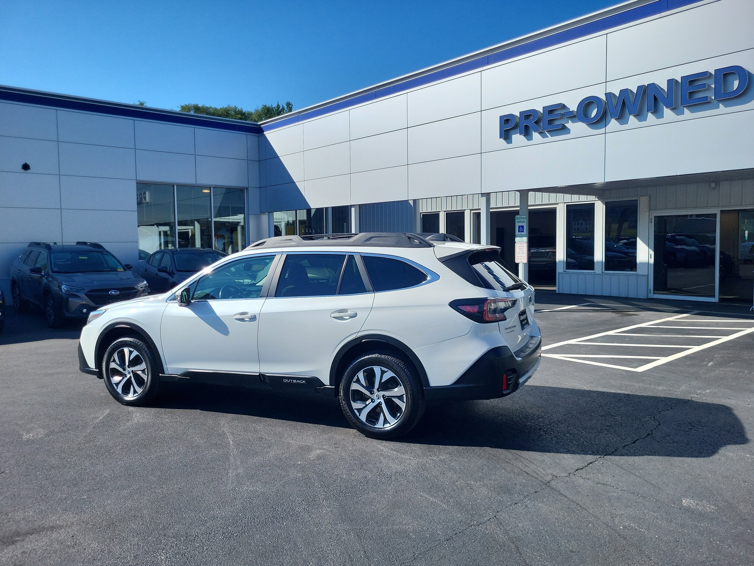 2022 Subaru Outback Limited photo 2