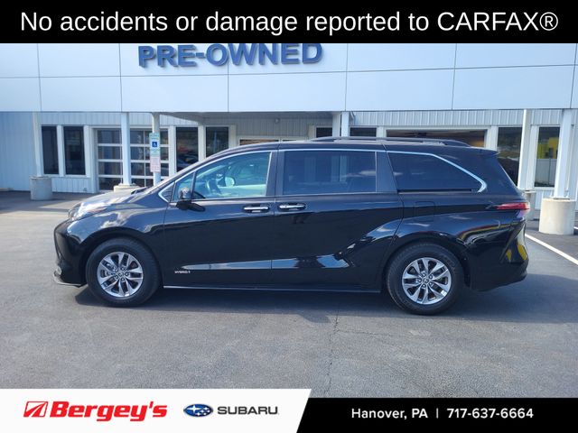 2021 Toyota Sienna XLE photo 2