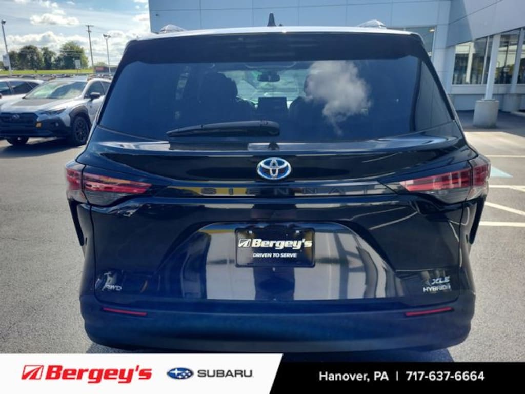 Used 2021 Toyota Sienna XLE Minivan/Van