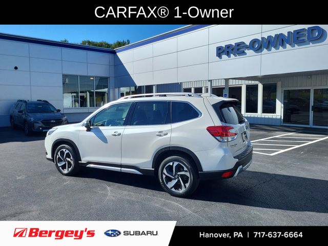 2022 Subaru Forester Touring photo 2