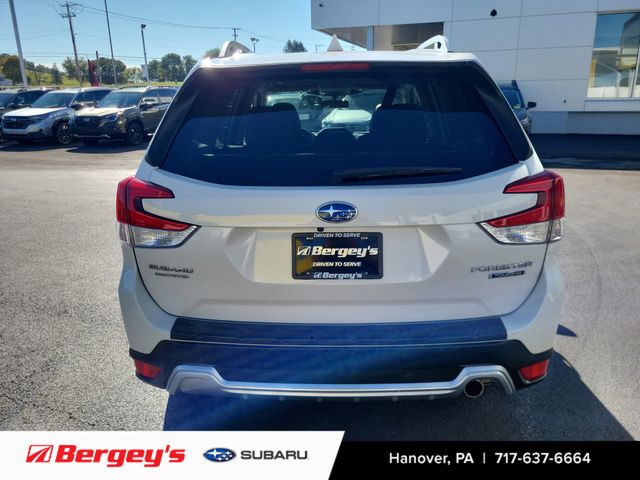 2022 Subaru Forester Touring photo 3