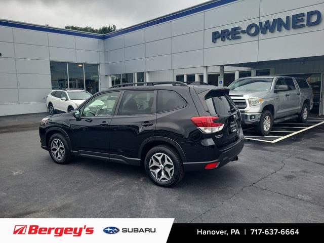 2022 Subaru Forester Premium photo 3