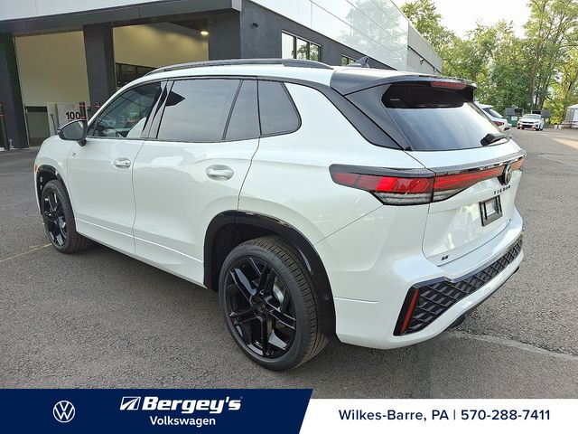 2025 Volkswagen Tiguan SE R-Line Black photo 2