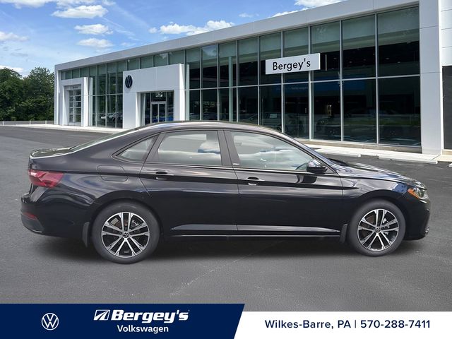 2026 Volkswagen Jetta Sport - Photo 4