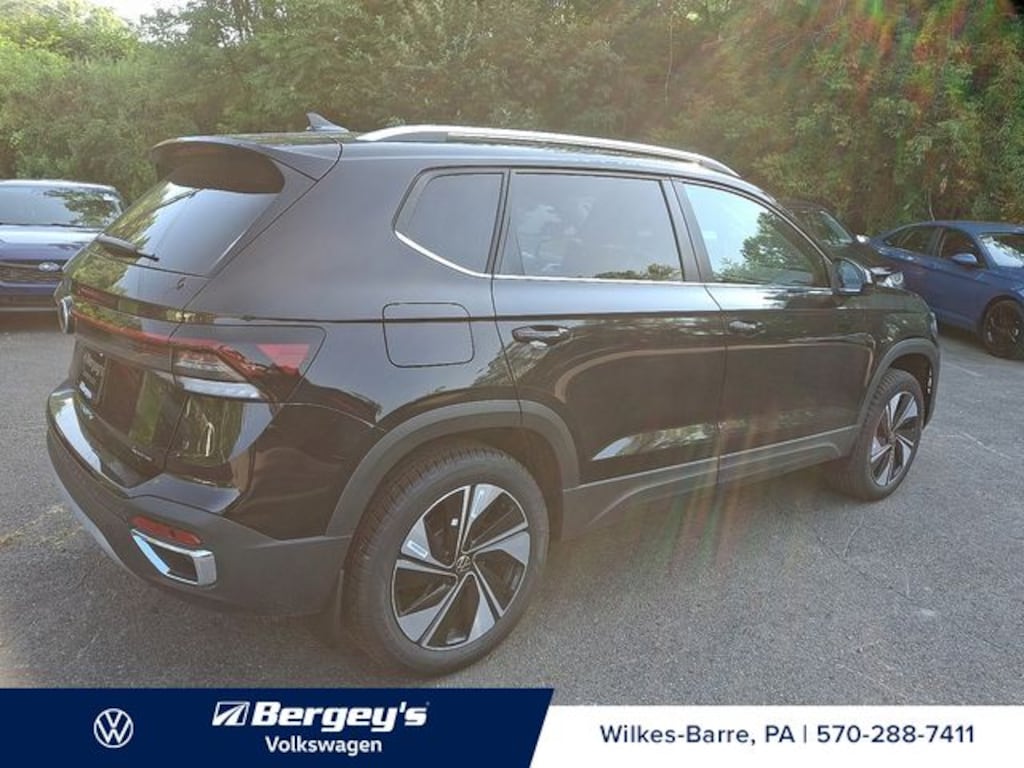 New 2025 Volkswagen Taos 1.5T SE SUV